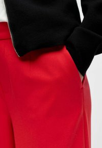 Object OBJLISA WIDE NOOS - Broek - poinsettia