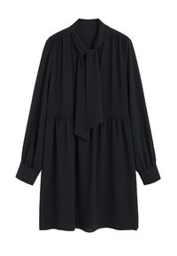 Robe noire à manches longues avec un col à nouer, confectionnée dans un tissu léger, avec une coupe décontractée et un détail froncé à la taille.