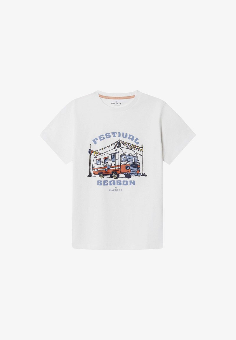 Hvid bomuldst-shirt med en farverig grafik af en campingvogn med teksten "FESTIVAL SEASON" nedenunder. Korte ærmer og rund hals.