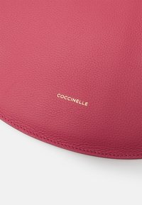 Coccinelle SUNUP - Ručna torba - rosewood