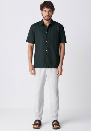STANDARD FIT - SHORT SLEEVE   - Shirt - black