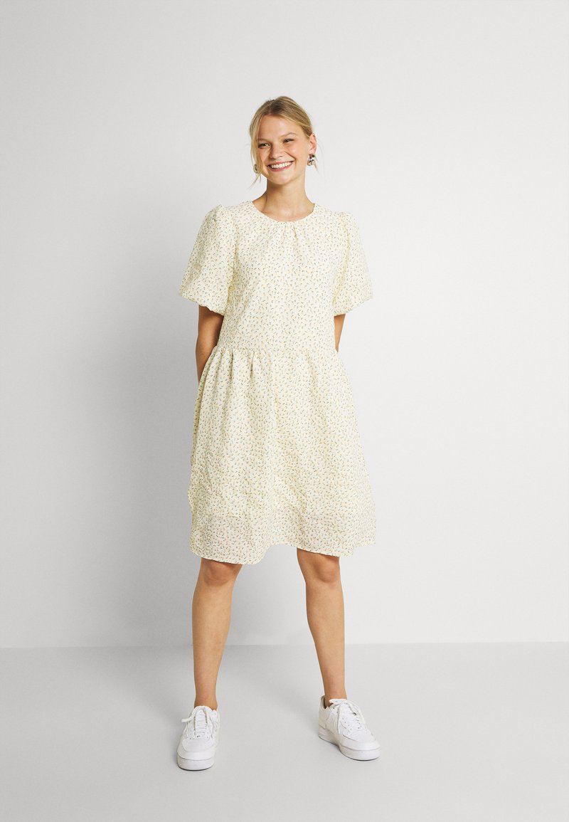 Moves QUINTELLE Day Dress Almond Oil beige Zalando de