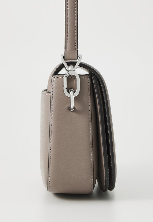 LOCK - Cross body bag3