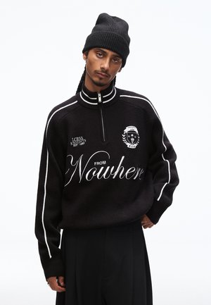 EMBROIDERED QUARTER-ZIP - Svetrík - black