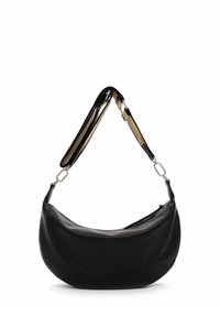Borsa a spalla in pelle nera con una forma curvata. Dotata di una tracolla rimovibile, accessori in argento e una superficie texturizzata. Chiusura con zip.