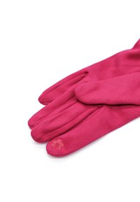 Guanti in suede rosa brillante con un piccolo fiore ricamato vicino al polso su sfondo bianco.