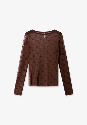 Top marrone a maniche lunghe e trasparente con motivo strutturato e logo ripetuto. Scollo tondo e silhouette aderente.