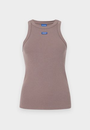 Pruun ribidega tank top ümmarguse kaelusega, ilma varrukateta disain ja väike sinine logo silt ees. Sile tekstuur, sobiv kuju.