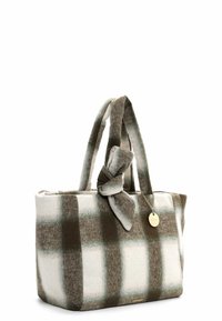 Tote-Bag aus weichem, dickem Stoff im grünen und weißen Karomuster. Verfügt über einen geknoteten Griff und ein Hardware-Tag in Goldfarbe. Rechteckige Form.