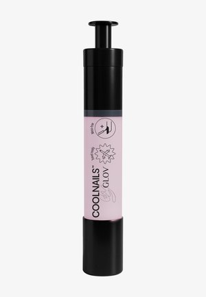 Flacon pompe de Coolnails par Glov dissolvant pour vernis à ongles avec des icônes sans désordre et prêtes à voyager sur l'étiquette.