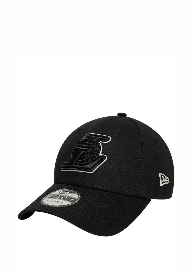 Schwarze Baseballmütze aus strukturiertem Stoff, mit einem erhabenen schwarzen Logo und weißen Akzentnähten. Verstellbare Passform mit einem gebogenen Schirm.