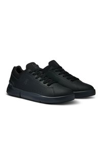 Schwarze Sneaker mit einem glatten Leder-Obermaterial, Schnürdesign, runder Zehenpartie und einer strukturierten Mesh-Zunge. Verfügt über dezente Perforationen und Logoakzente.