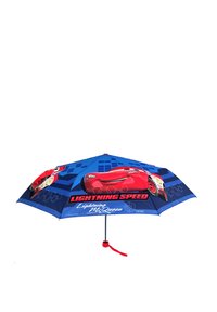 Niebieski parasol z motywem Błyska McQueena, z czerwonymi i żółtymi akcentami. Napis brzmi "BŁYSKAWICZNA PRĘDKOŚĆ" oraz "Błysk McQueen."