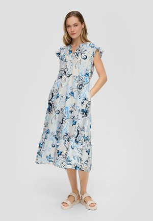 Maxikleid mit Blumenmuster aus leichtem Stoff, mit blauen und schwarzen Mustern, kurzen Rüschensäumen, V-Ausschnitt und seitlichen Taschen.
