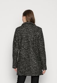 ONLY NEWSOPHIA - Lühike jakk - blackmelange white