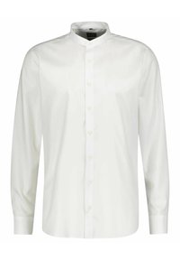 Camicia bianca a maniche lunghe con colletto rialzato, chiusura frontale con bottoni e tessuto in cotone liscio con una leggera lucentezza.