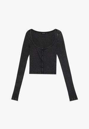 Čierny rebrovaný dlhý rukáv cropped top s oblé otvoreným výstrihom, predným zapínaním na gombíky a textúrovanou látkou. Obsahuje jemné vertikálne pruhy.