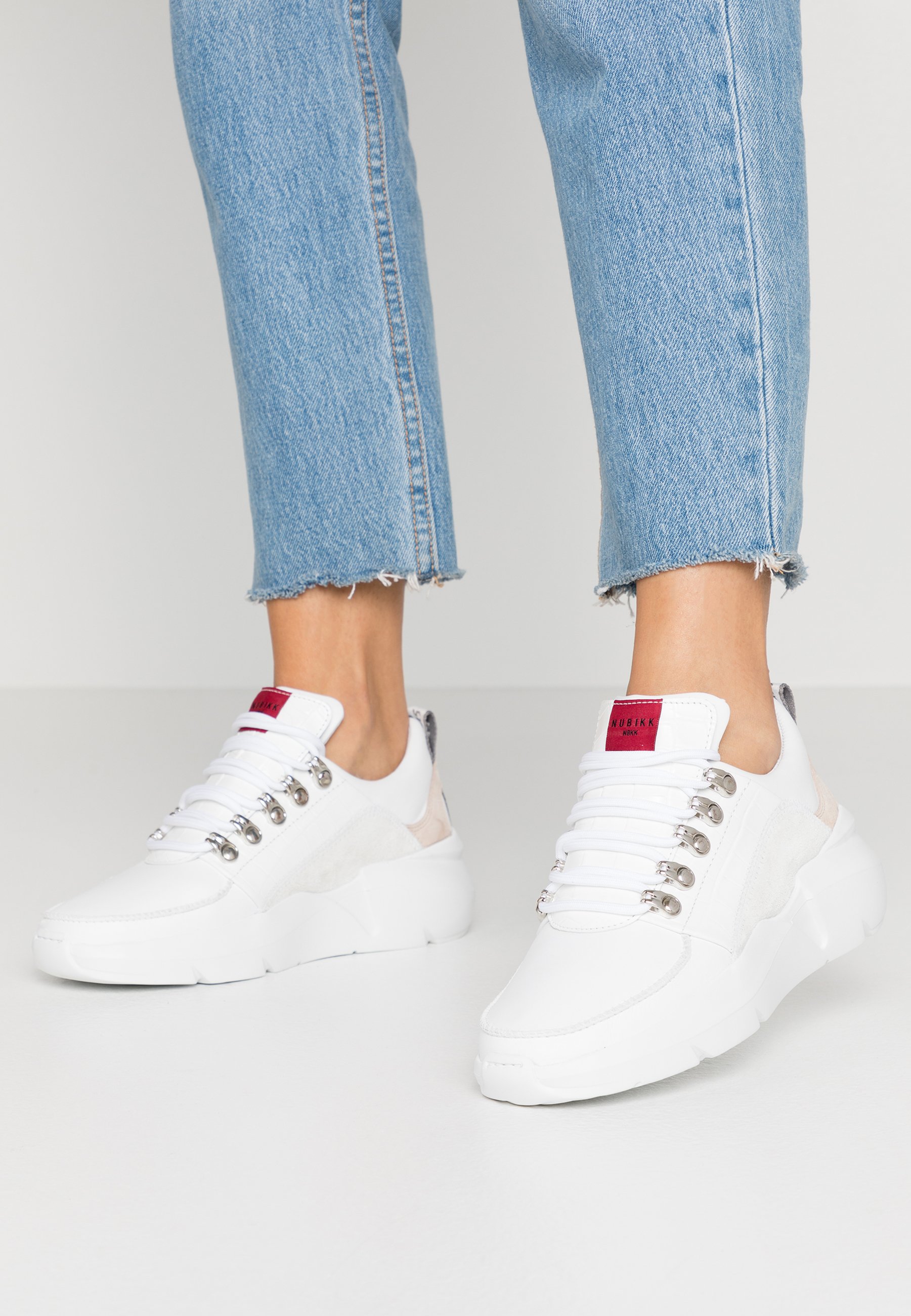 NUBIKK® Lucy Royal | Fluor Witte Sneakers | Officiële webshop