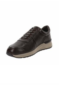 Sneaker in pelle marrone con finitura liscia, design con lacci elastici, punta arrotondata e suola in gomma beige a contrasto. Dettagli testurizzati sulla tomaia.