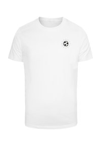 Hvit bomulls-T-skjorte med et svart fotballgrafikk omkranset av små stjerner på venstre brystområde. Klassisk rund hals-design.