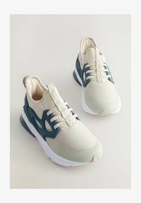 Neizvēlēts, neutral colourblock