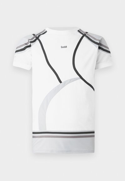 Weißes Sport-T-Shirt mit grauen und schwarzen geschwungenen Akzenten, Netz-Schulterpaneelen und einem Logo auf der Rückseite. Entworfen für eine figurbetonte Passform und Komfort.