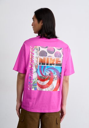 TEE OPEN - T-shirt imprimé - active fuchsia