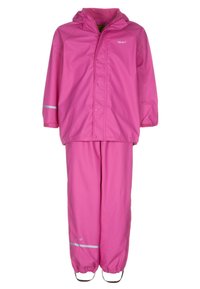 Rosa regnrock bestående av en huva jacka och matchande byxor. Tillverkad av vattentätt material, med reflekterande ränder på ärmarna och byxorna.