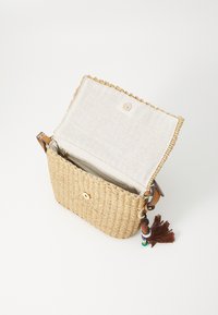 Thumbnail Image 4