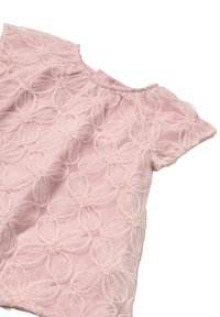 Top corto de manga corta en color rosa, hecho de un tejido texturizado con un patrón de bordado floral. Escote redondeado con bordes suaves y fruncidos.