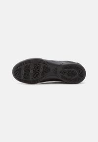 adidas Performance PREDATOR ACCURACY 4 IN SALA UNISEX - Scarpe da calcio indoor - core black/footwear white