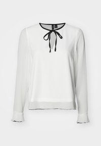 Blouse blanche à manches longues avec un col rond, détail de cravate noire et poignets plissés. Texture lisse, accentuée par des bords noirs contrastants.