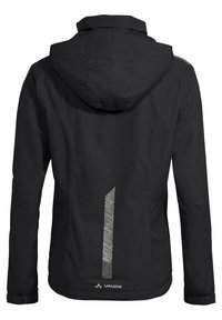 Zwarte regenjas met een capuchon, elastische manchetten en een reflecterend patroon op de achterkant. Zacht, lichtgewicht materiaal voor bescherming.