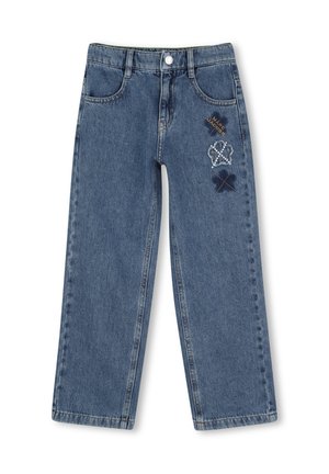 Jean en denim bleu avec poches avant et trois patches floraux foncés sur la cuisse droite, un patch comprend le texte "Marc Jacobs."