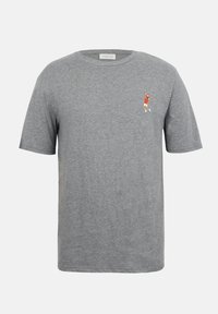 Γκρι κοντομάνικο T-shirt με στρογγυλή λαιμόκοψη και μικρό κεντητό τενίστα που κρατά ρακέτα στο αριστερό στήθος.