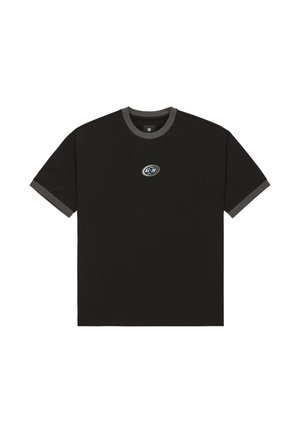 Zwarte katoenen T-shirt met grijze kraag en mouwaccenten. Heeft een ronde logo op de borst, korte mouwen en een rechte zoom.