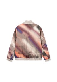 Puchowa kurtka w odcieniach beżu, różu i niebieskiego z abstrakcyjnymi wzorami. Posiada ściągacz u dołu i przy kołnierzu oraz teksturowany materiał.