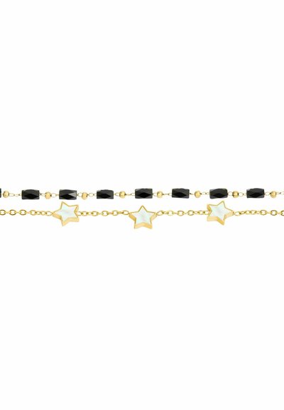 Collar dorado con tres colgantes en forma de estrella, intercalados con cuentas facetadas negras y acentos dorados, dispuestos en un diseño en capas.