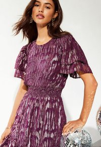 Friends Like These REGULAR FIT - ZEBRA RUFFLE SLEEVE MINI  - Rochie cocktail/Rochie petrecere - purple