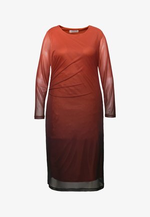 Transparent langærmet kjole i en gradient fra dyb rød til sort. Har en rund halsudskæring og samlede detaljer foran.