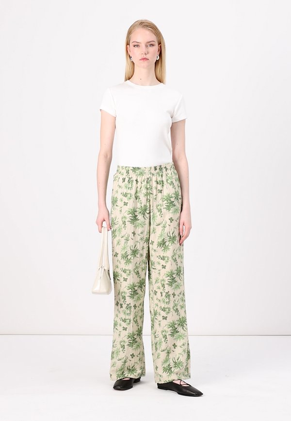 VMPALMA WIDE PANT - Trousers4
