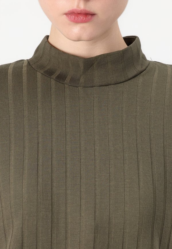 MLLUCY CROP - Top - grape leaf4