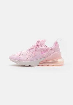 Baskets Nike Air Max roses avec tige en mesh, lacets, semelle à coussin d'air visible et petit logo swoosh sur le côté.