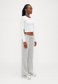 GAP Petite HERITAGE - Treniņtērpa apakšdaļas - light heather grey