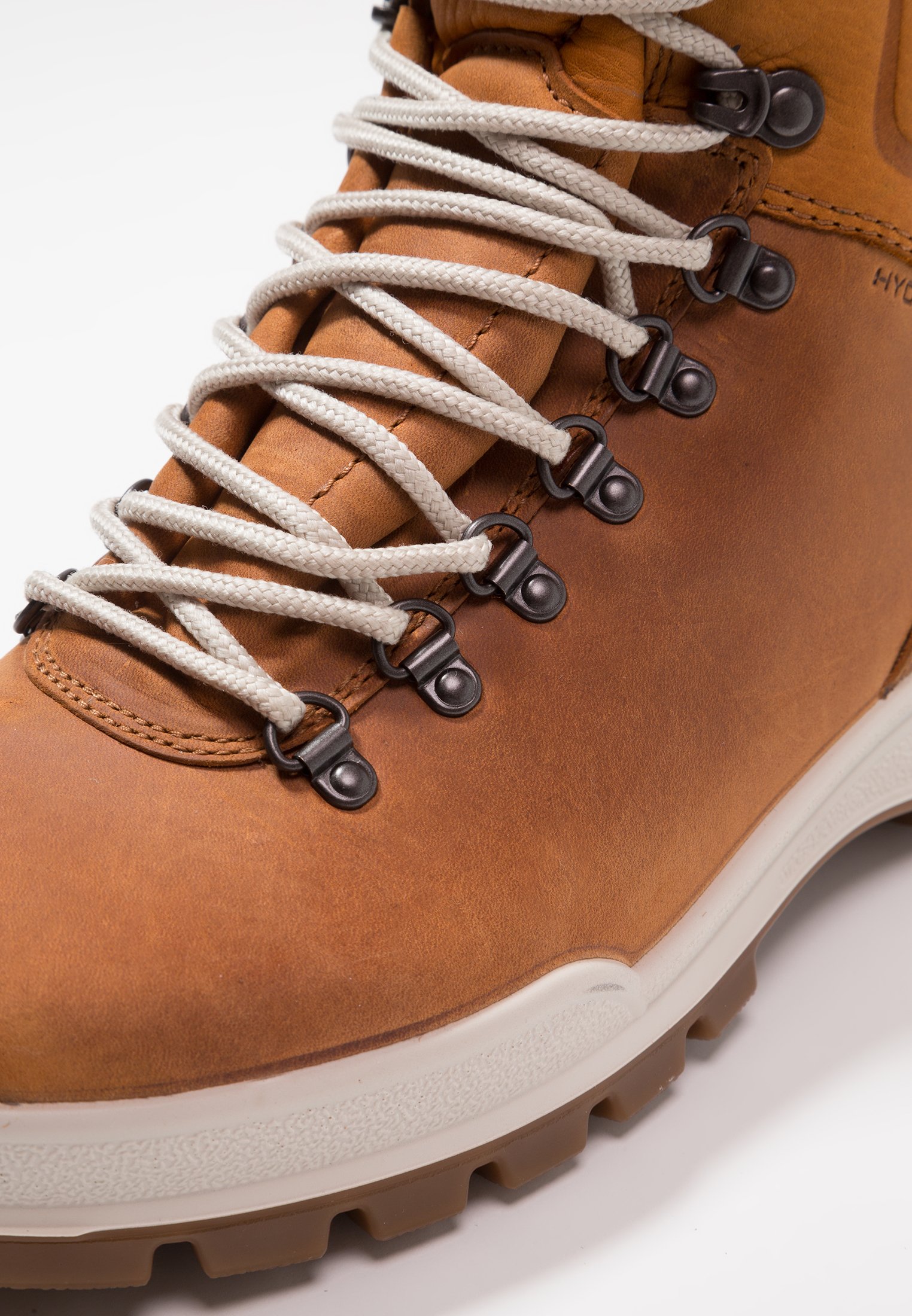 ecco track 25 bruin