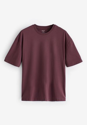 Bordeaux T-shirt met korte mouwen, gemaakt van zachte katoen, heeft een ronde hals en een relaxte pasvorm zonder zichtbare patronen of accenten.