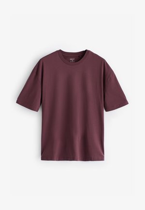 Burgundijas krāsas īsām piedurknēm T-krekls, izgatavots no mīksta kokvilnas, ar apļveida izgriezumu un brīvu piegriezumu, bez redzamām rakstiem vai akcentiem.