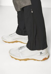 Norrøna TRAINING PANTS - Calças para exterior - caviar/dark grey melange