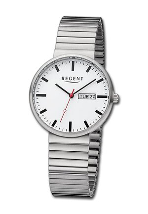 RVS horloge met een ronde witte wijzerplaat, zwarte uurmarkeringen, een rode secondewijzer en een datumnweergave die "DIN 27" toont. Metalen schakelarmband.