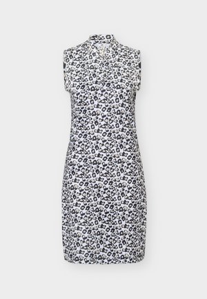 Ermeløs, kragekjole med svart og grå leopardmønster på hvit bakgrunn, knelengde og innsvingt silhuett.